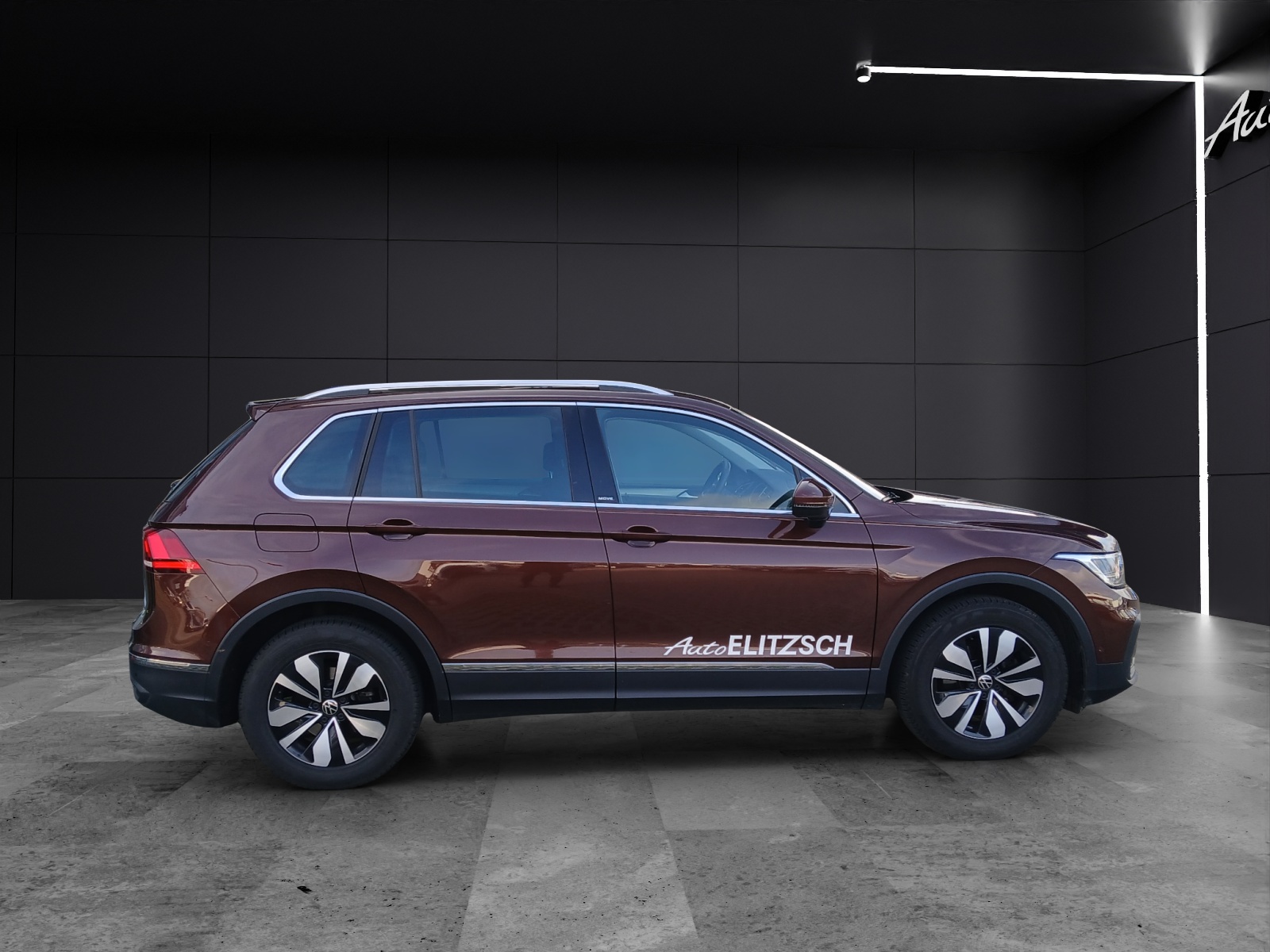Fahrzeugabbildung Volkswagen Tiguan TDI Move DSG LED AHK Navi ACC RFK SH LM