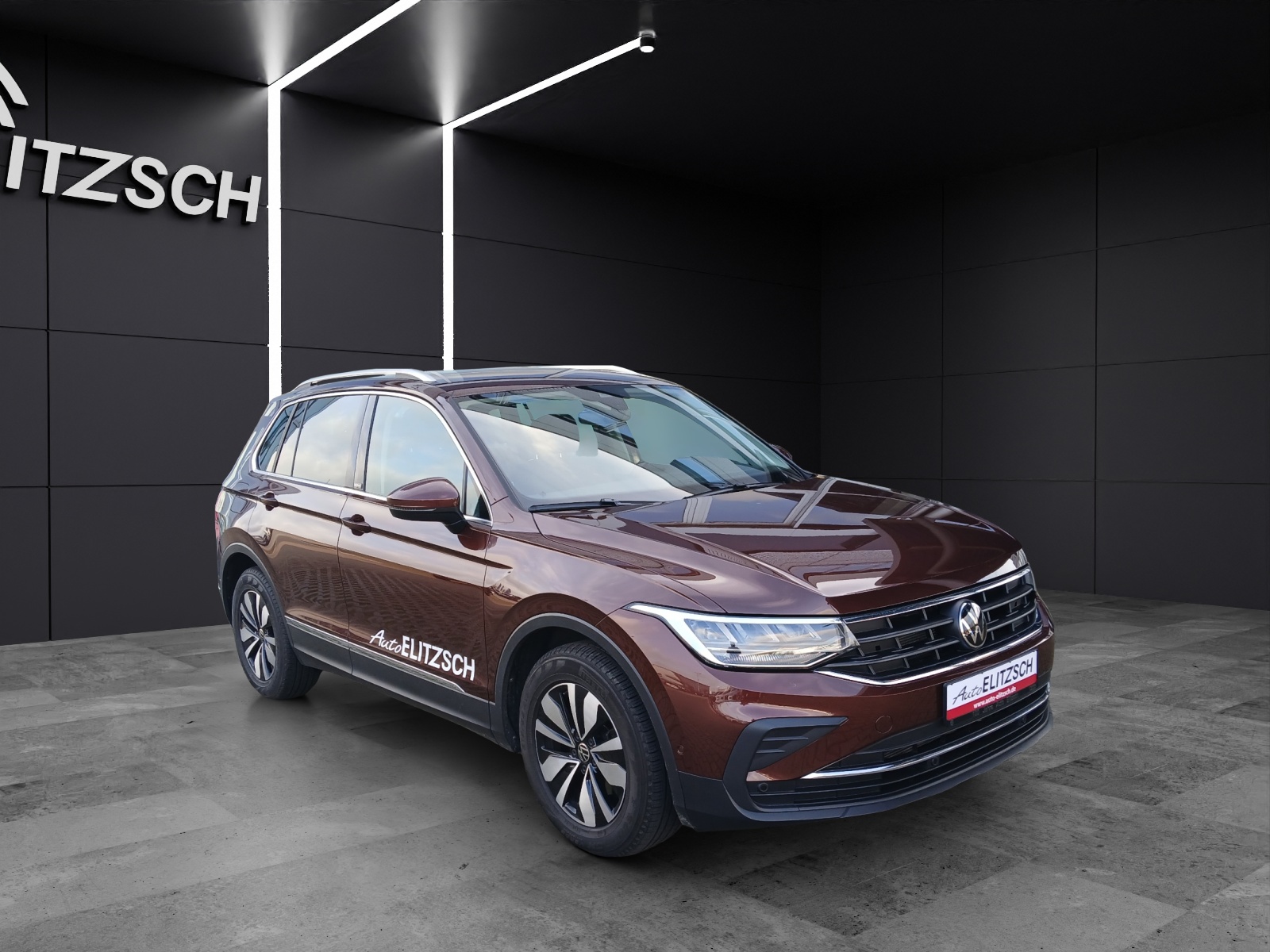Fahrzeugabbildung Volkswagen Tiguan TDI Move DSG LED AHK Navi ACC RFK SH LM