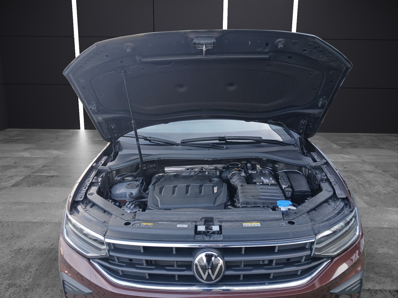Fahrzeugabbildung Volkswagen Tiguan TDI Move DSG LED AHK Navi ACC RFK SH LM