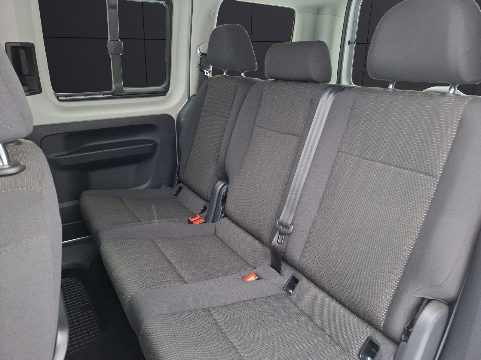 Fahrzeugabbildung Volkswagen Caddy 2.0 TDI Comfortline Navi Climatronic GRA PDC SH LM