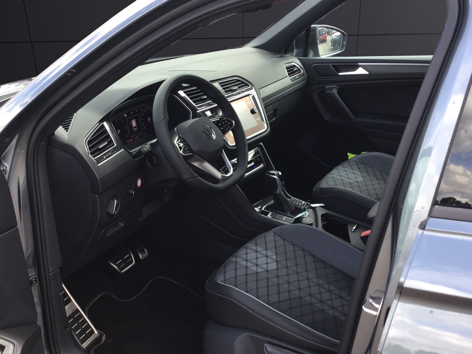 Fahrzeugabbildung Volkswagen Tiguan Allspace R-Line TDI 4M DSG LED AHK NAVI FAP+
