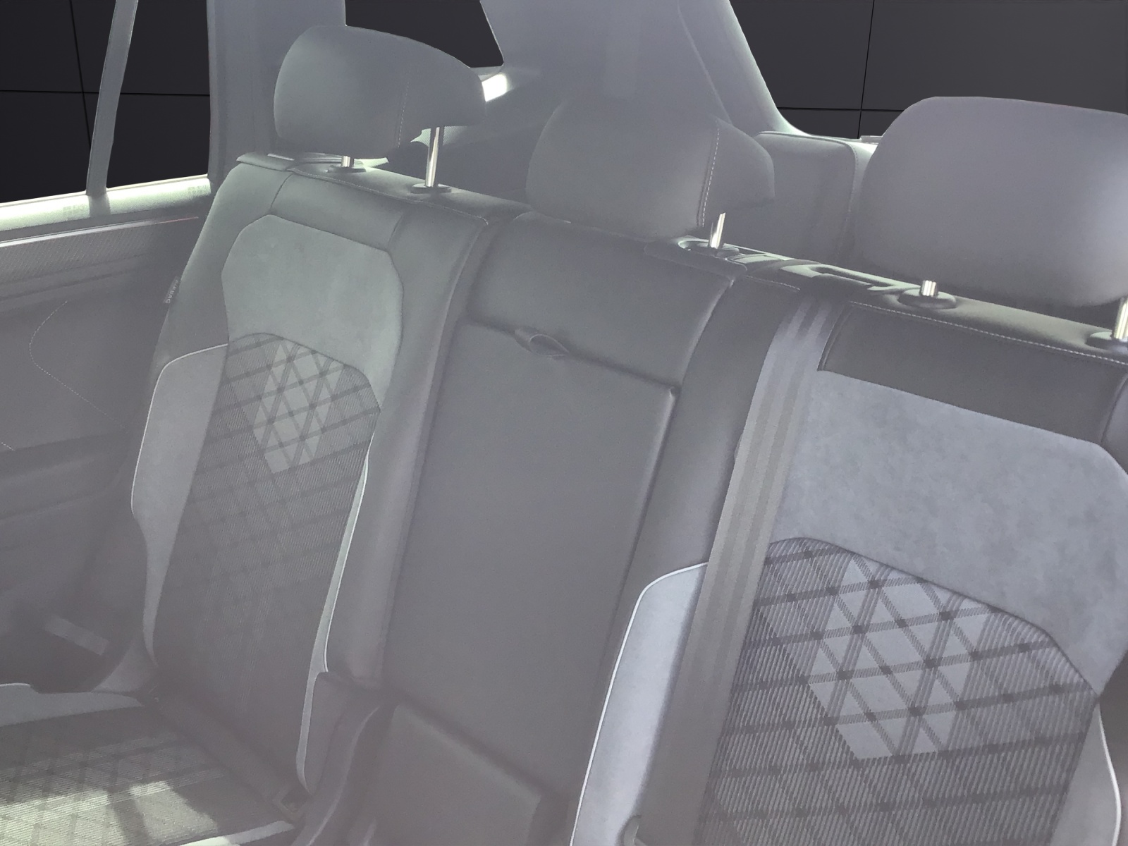 Fahrzeugabbildung Volkswagen Tiguan Allspace R-Line TDI 4M DSG LED AHK NAVI FAP+