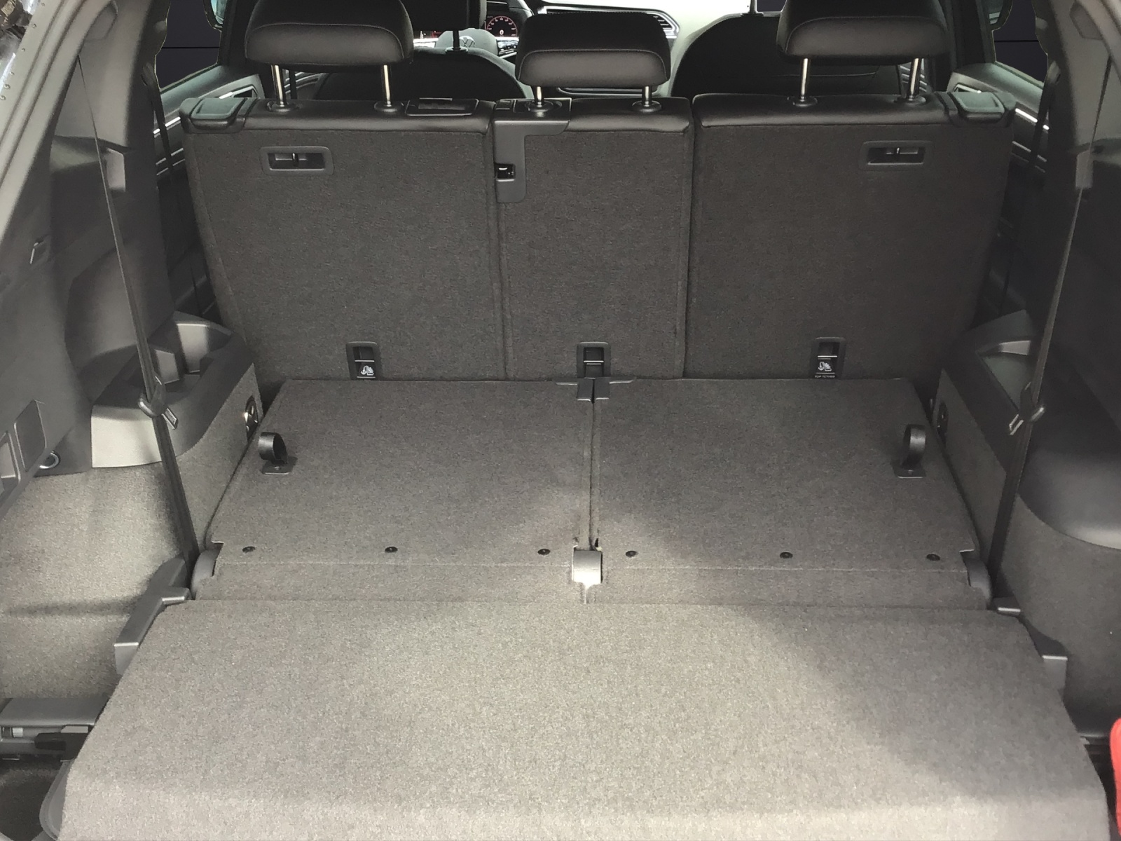 Fahrzeugabbildung Volkswagen Tiguan Allspace R-Line TDI 4M DSG LED AHK NAVI FAP+