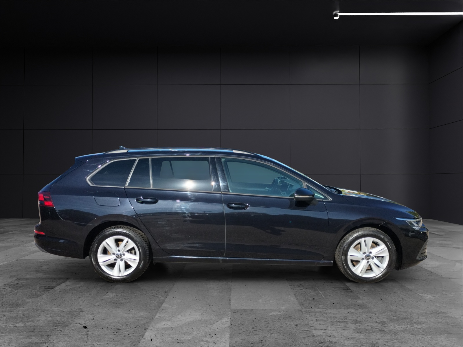 Fahrzeugabbildung Volkswagen Golf VIII Variant Life TDI DSG LED ACC AHK SHZ PDC Navi Klima