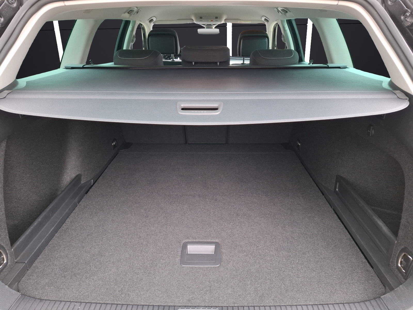 Fahrzeugabbildung Volkswagen Passat Variant TDI Business DSG LED Navi ACC RFK SH APP