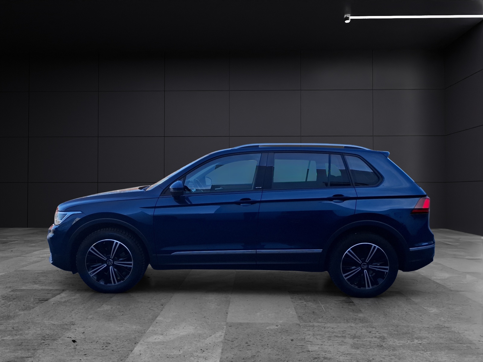 Fahrzeugabbildung Volkswagen Tiguan TSI Active DSG LED Navi ACC RFK SH 18