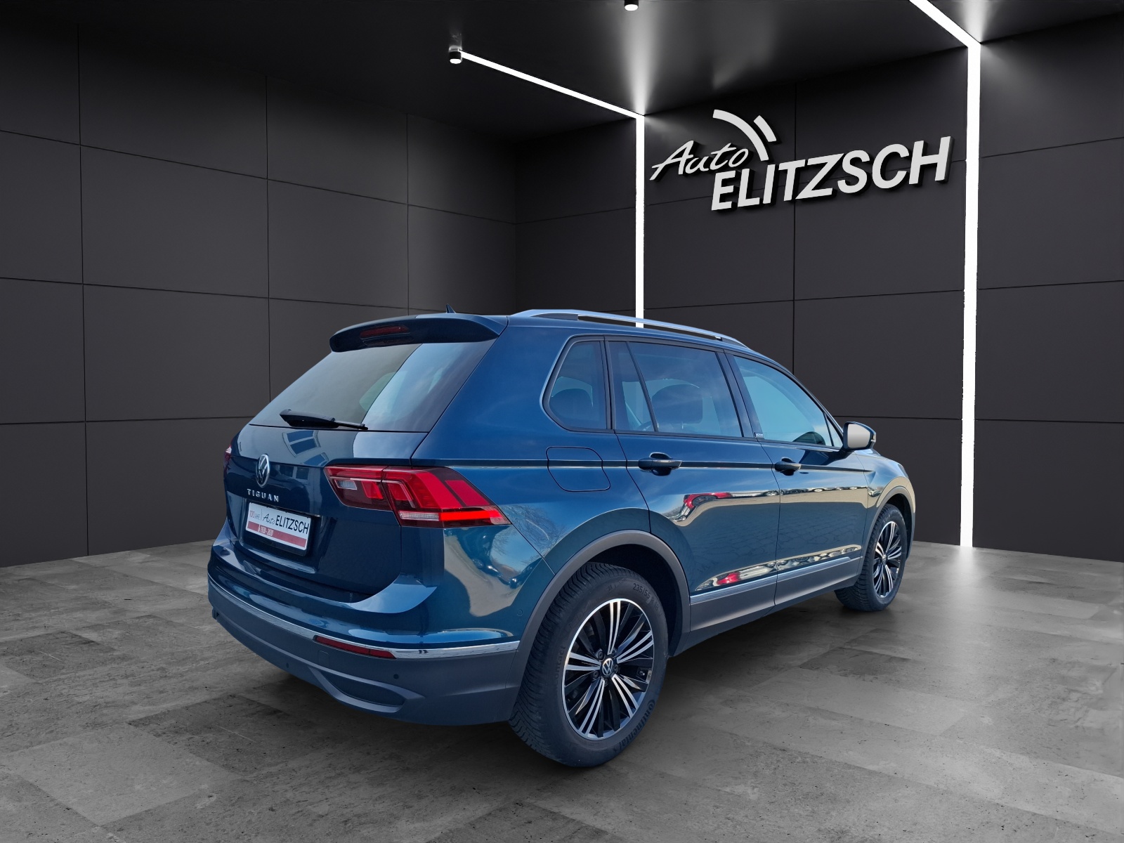 Fahrzeugabbildung Volkswagen Tiguan TSI Active DSG LED Navi ACC RFK SH 18