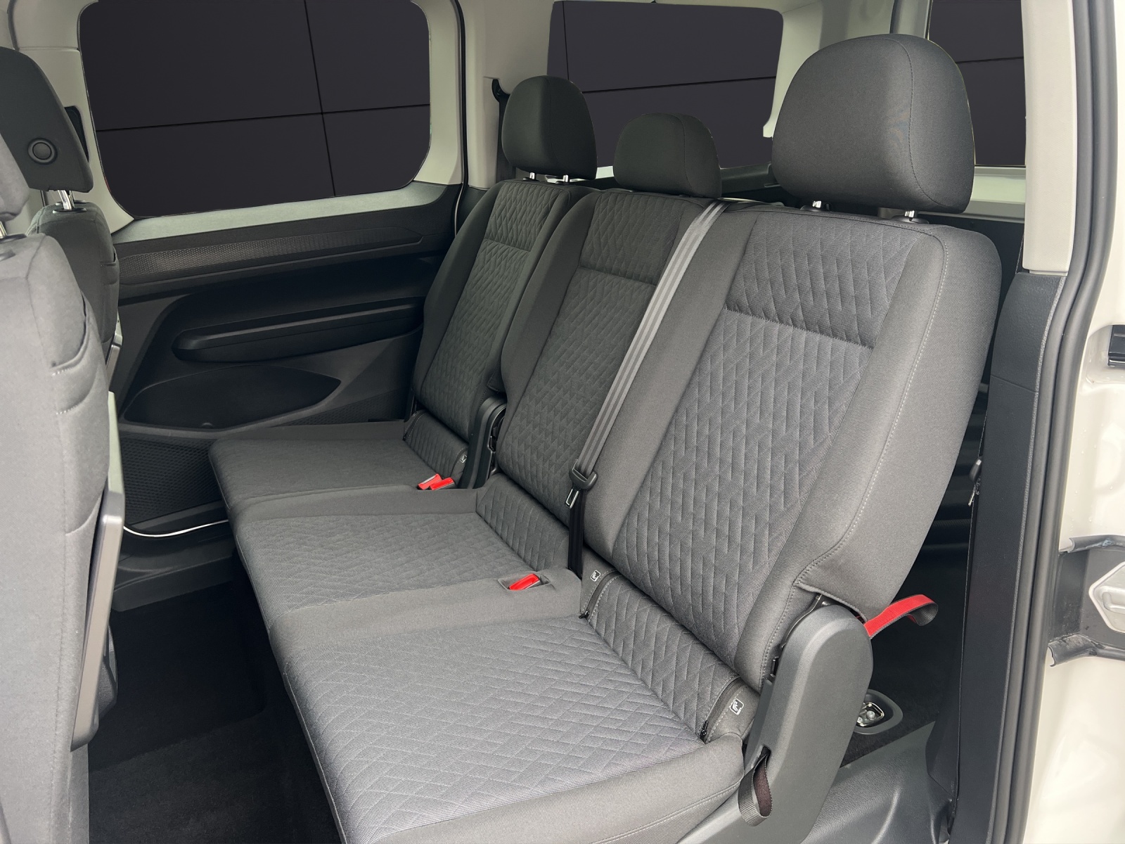 Fahrzeugabbildung Volkswagen Caddy Maxi TDI Life Standhzg. LED AHK Navi GRA PDC LM
