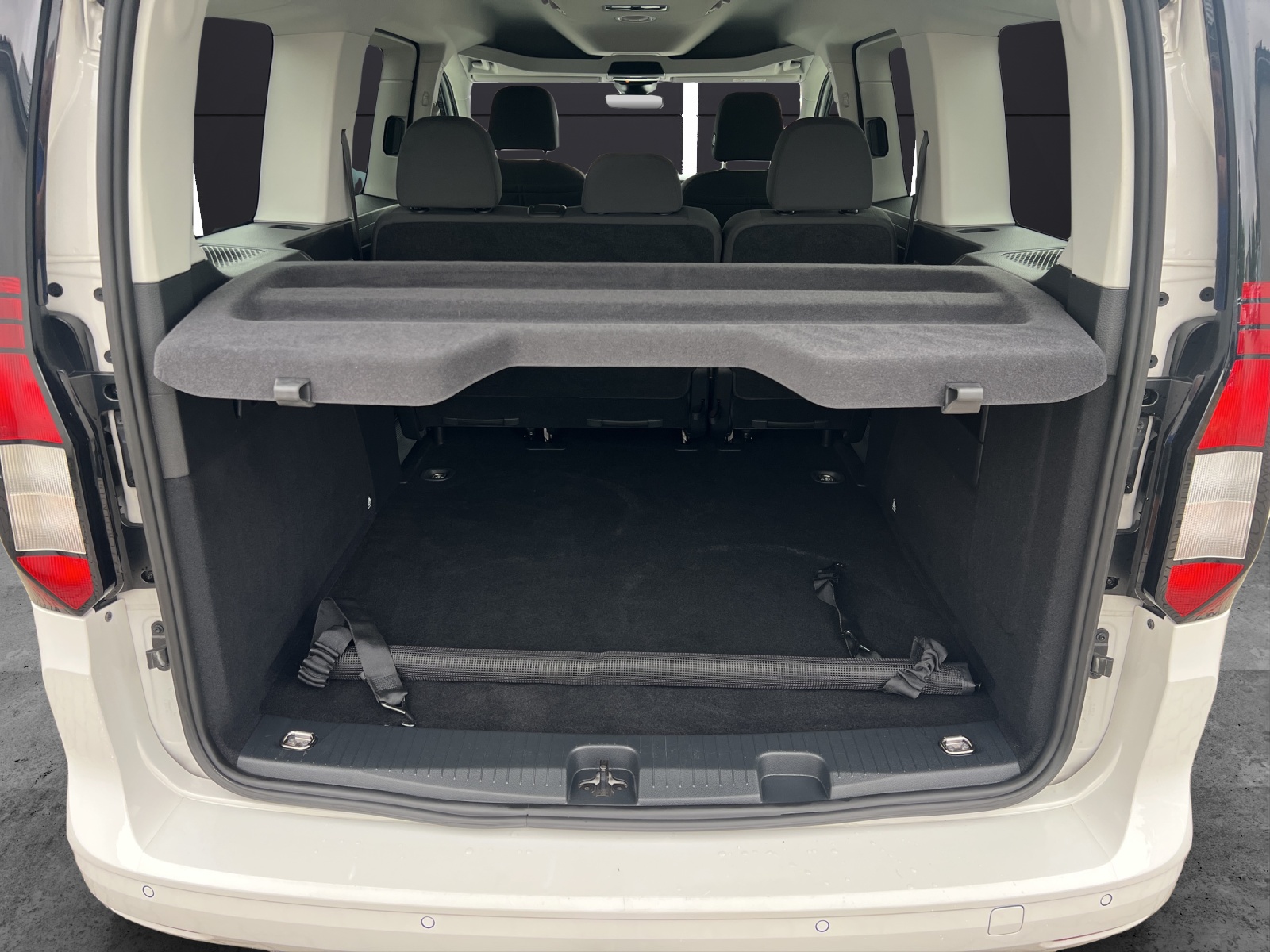 Fahrzeugabbildung Volkswagen Caddy Maxi TDI Life Standhzg. LED AHK Navi GRA PDC LM