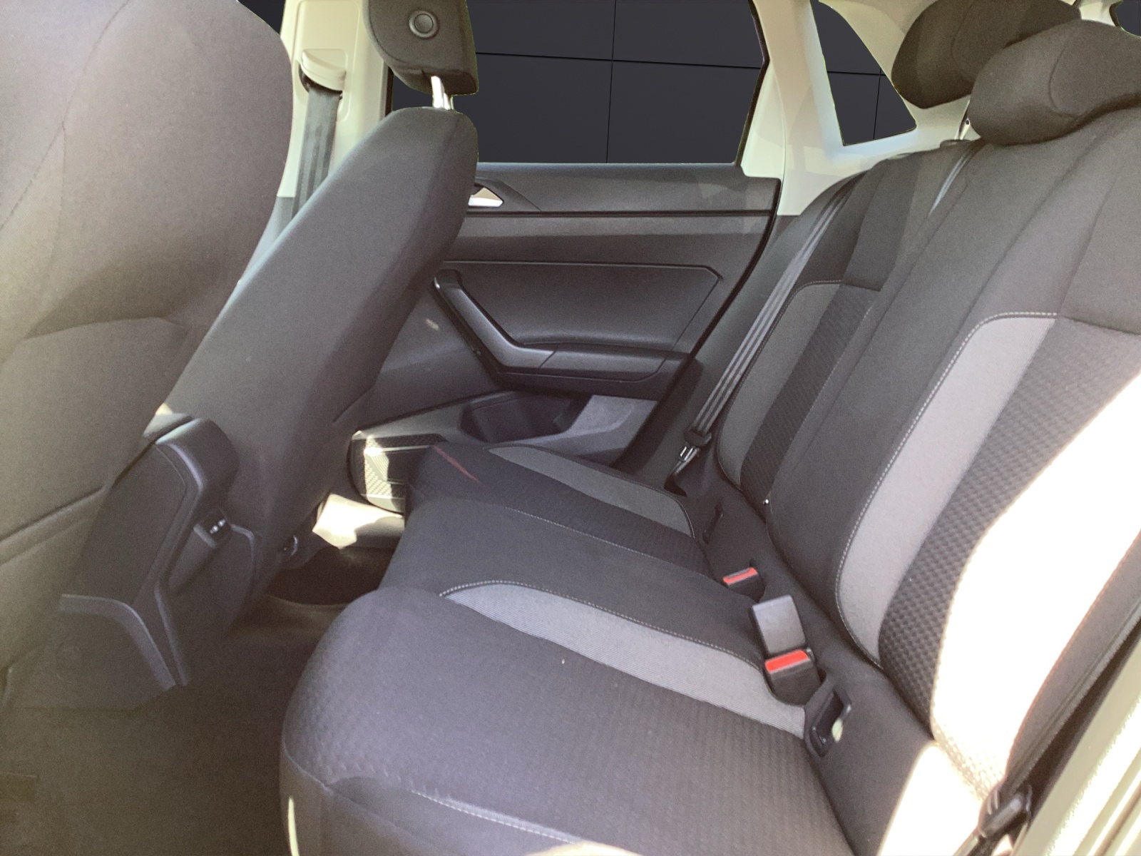 Fahrzeugabbildung Volkswagen Polo TSI Life LED CarPlay AID Klima GRA PDC