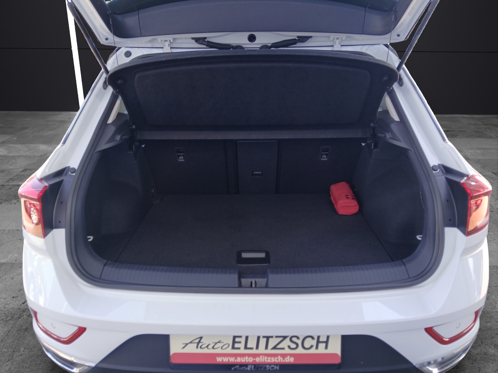 Fahrzeugabbildung Volkswagen T-Roc TDI Style AHK AID ACC RFK SH LM