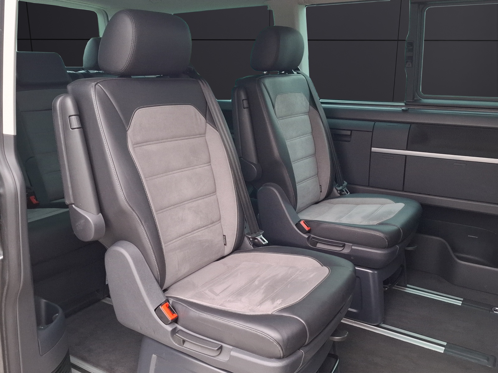 Fahrzeugabbildung Volkswagen T6 Multivan T6.1 TDI Generation-Six DSG LED AHK Navi ACC RFK SH