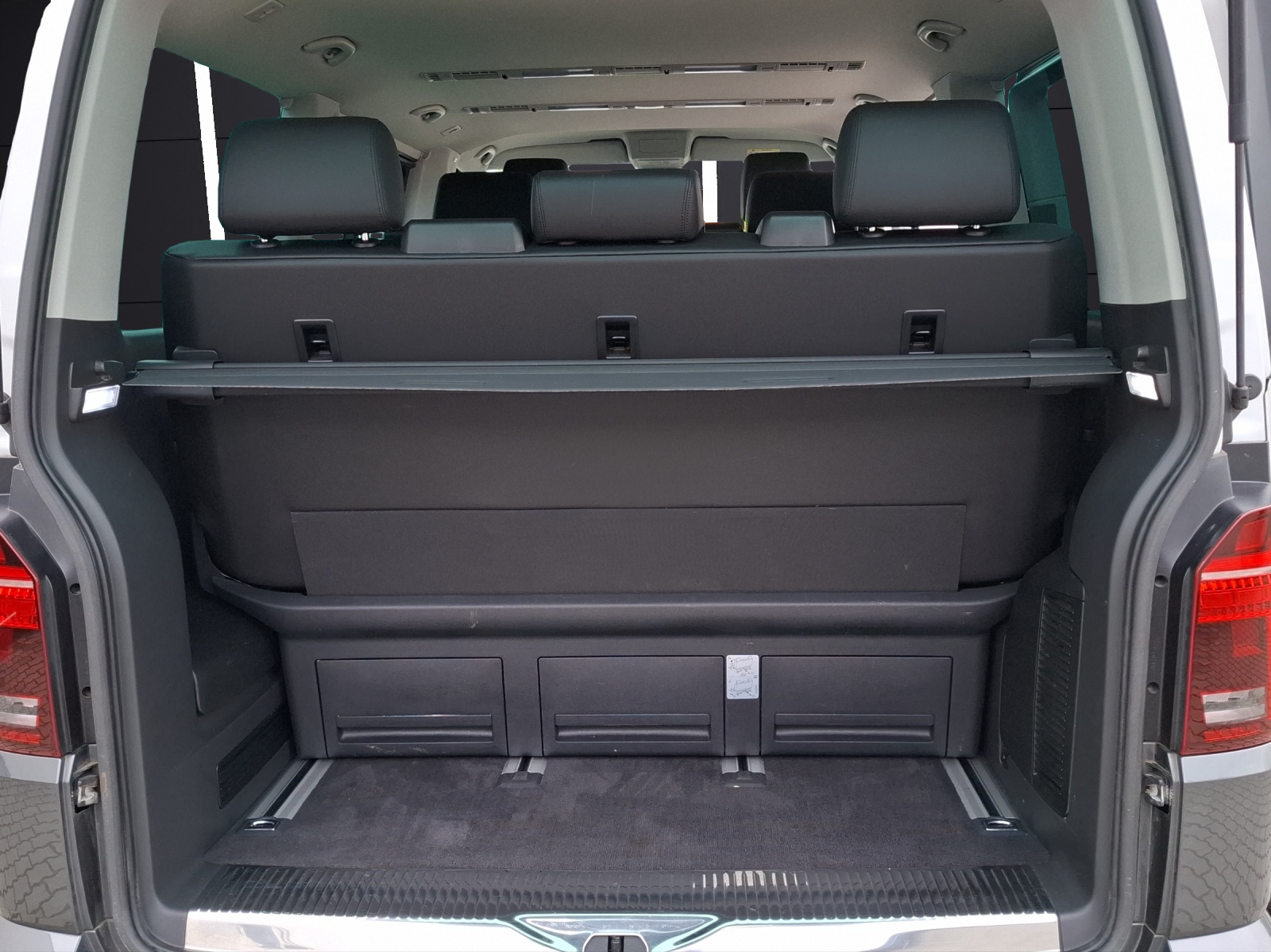 Fahrzeugabbildung Volkswagen T6 Multivan T6.1 TDI Generation-Six DSG LED AHK Navi ACC RFK SH