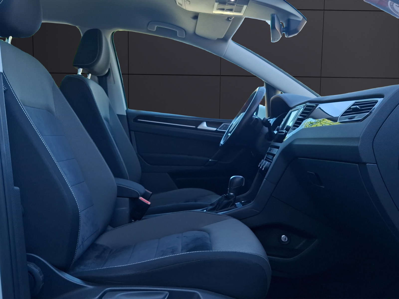 Fahrzeugabbildung Volkswagen Golf Sportsvan TSI Highline DSG Standhzg. Xenon Navi ACC Park-Assist SH