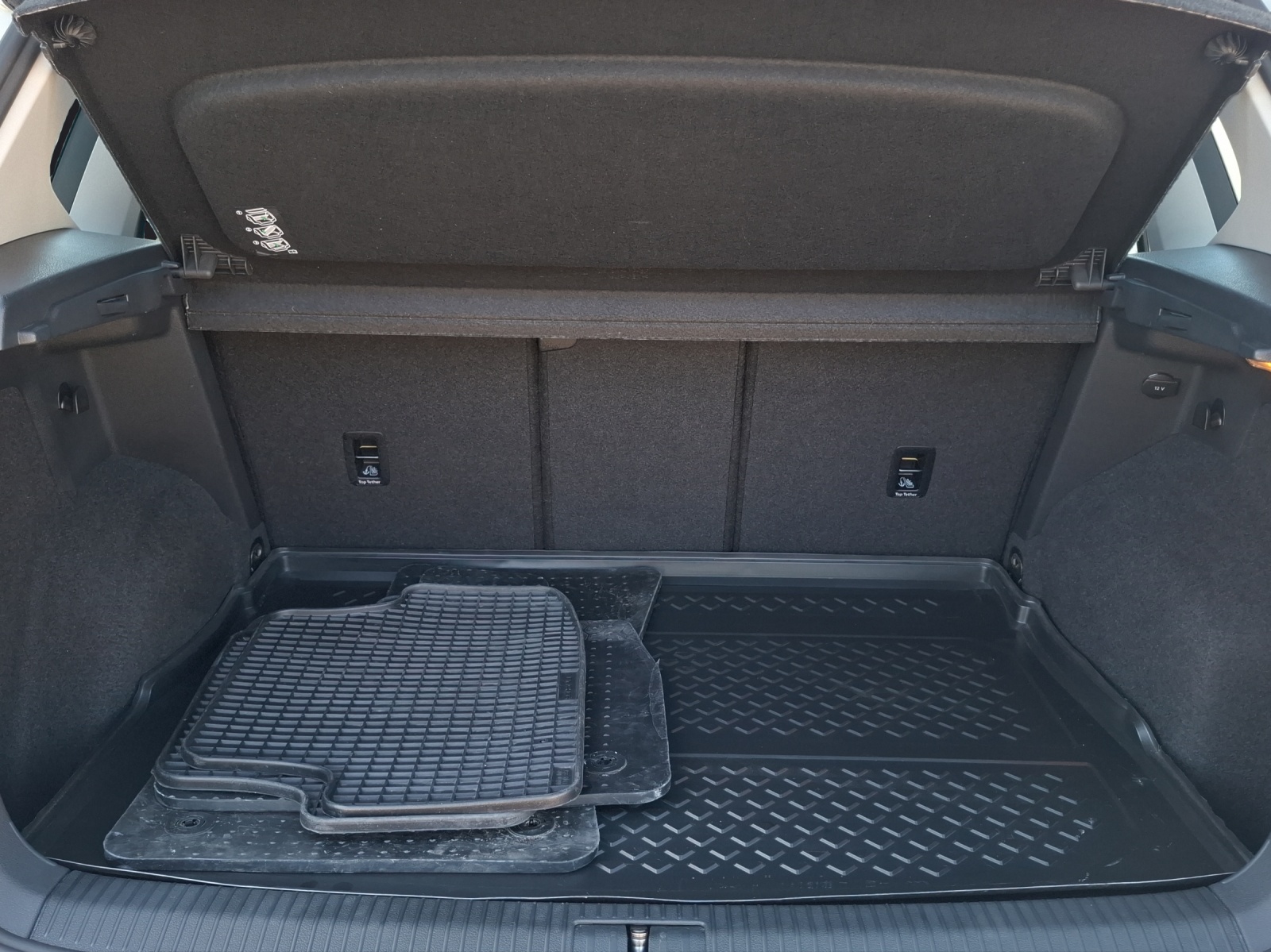Fahrzeugabbildung Volkswagen Golf Sportsvan TSI Highline DSG Standhzg. Xenon Navi ACC Park-Assist SH