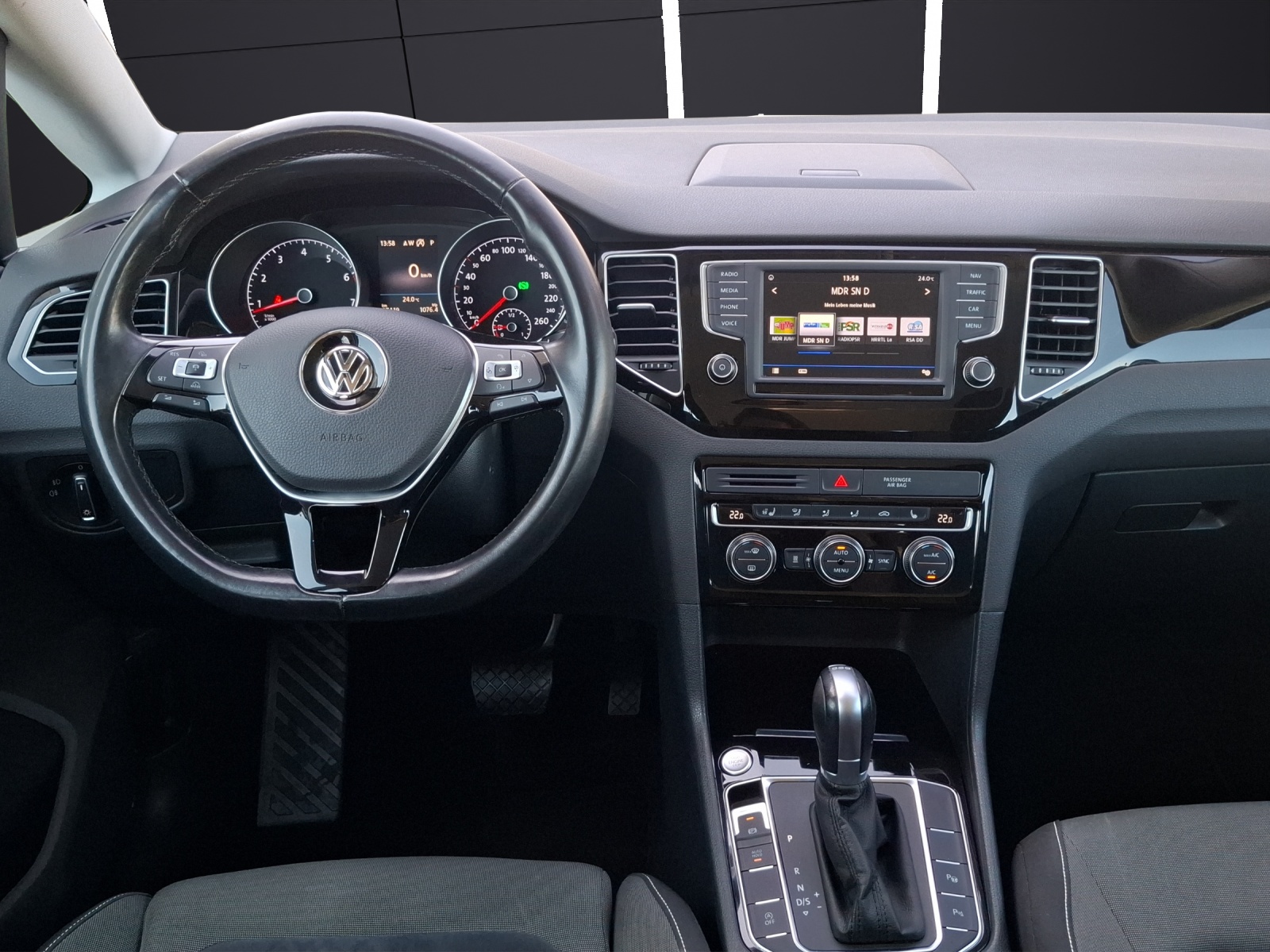 Fahrzeugabbildung Volkswagen Golf Sportsvan TSI Highline DSG Standhzg. Xenon Navi ACC Park-Assist SH