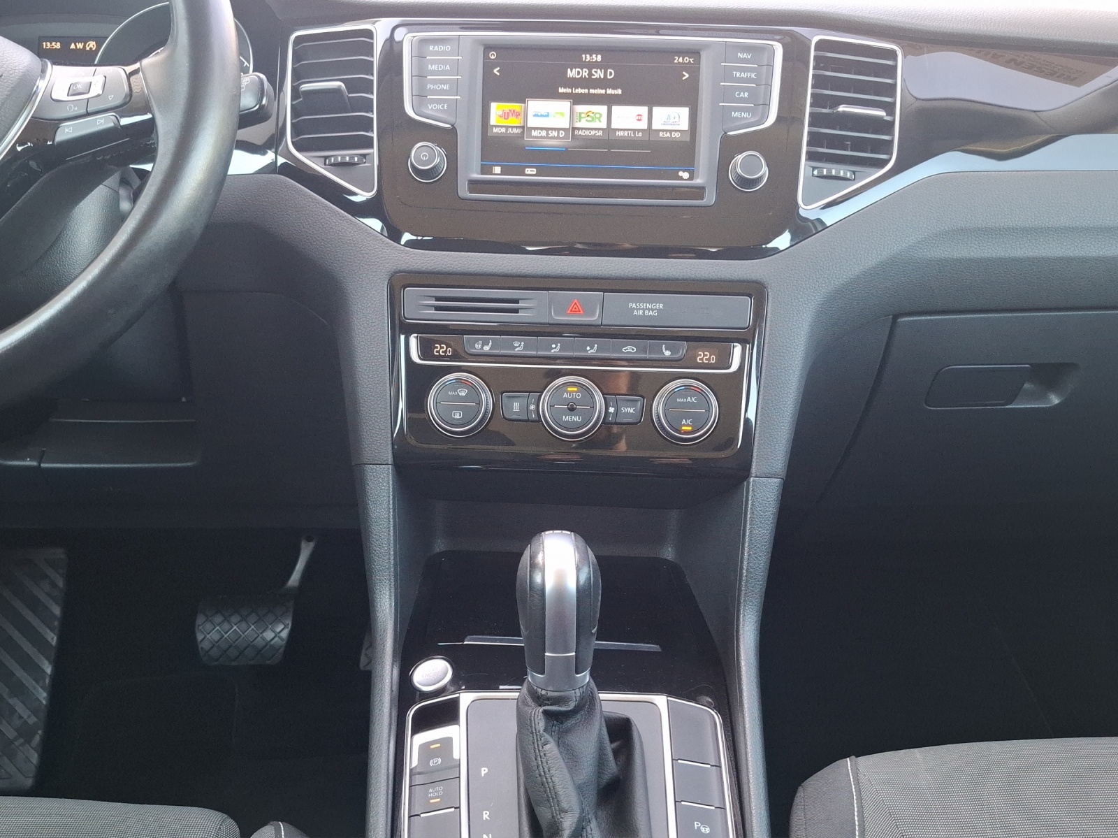 Fahrzeugabbildung Volkswagen Golf Sportsvan TSI Highline DSG Standhzg. Xenon Navi ACC Park-Assist SH