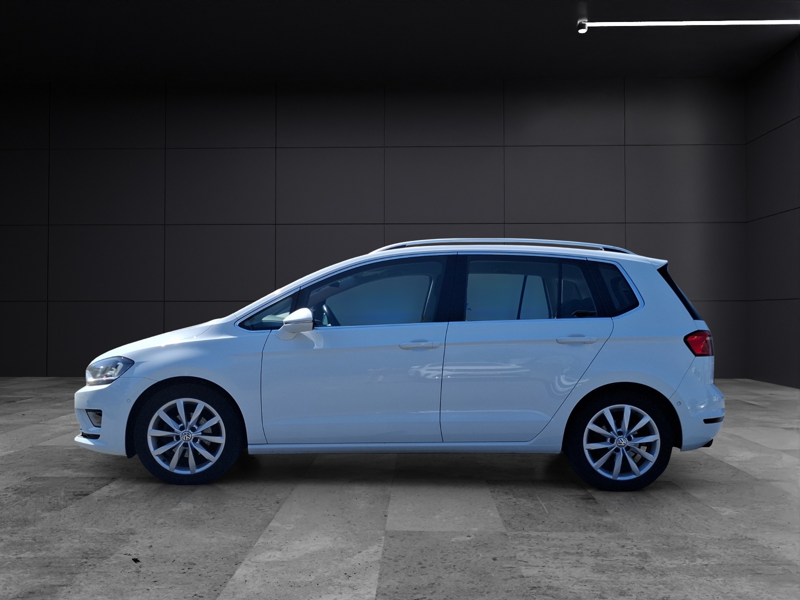 Fahrzeugabbildung Volkswagen Golf Sportsvan TSI Highline DSG Standhzg. Xenon Navi ACC Park-Assist SH