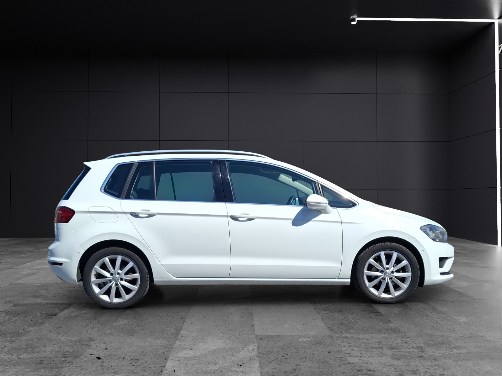 Fahrzeugabbildung Volkswagen Golf Sportsvan TSI Highline DSG Standhzg. Xenon Navi ACC Park-Assist SH