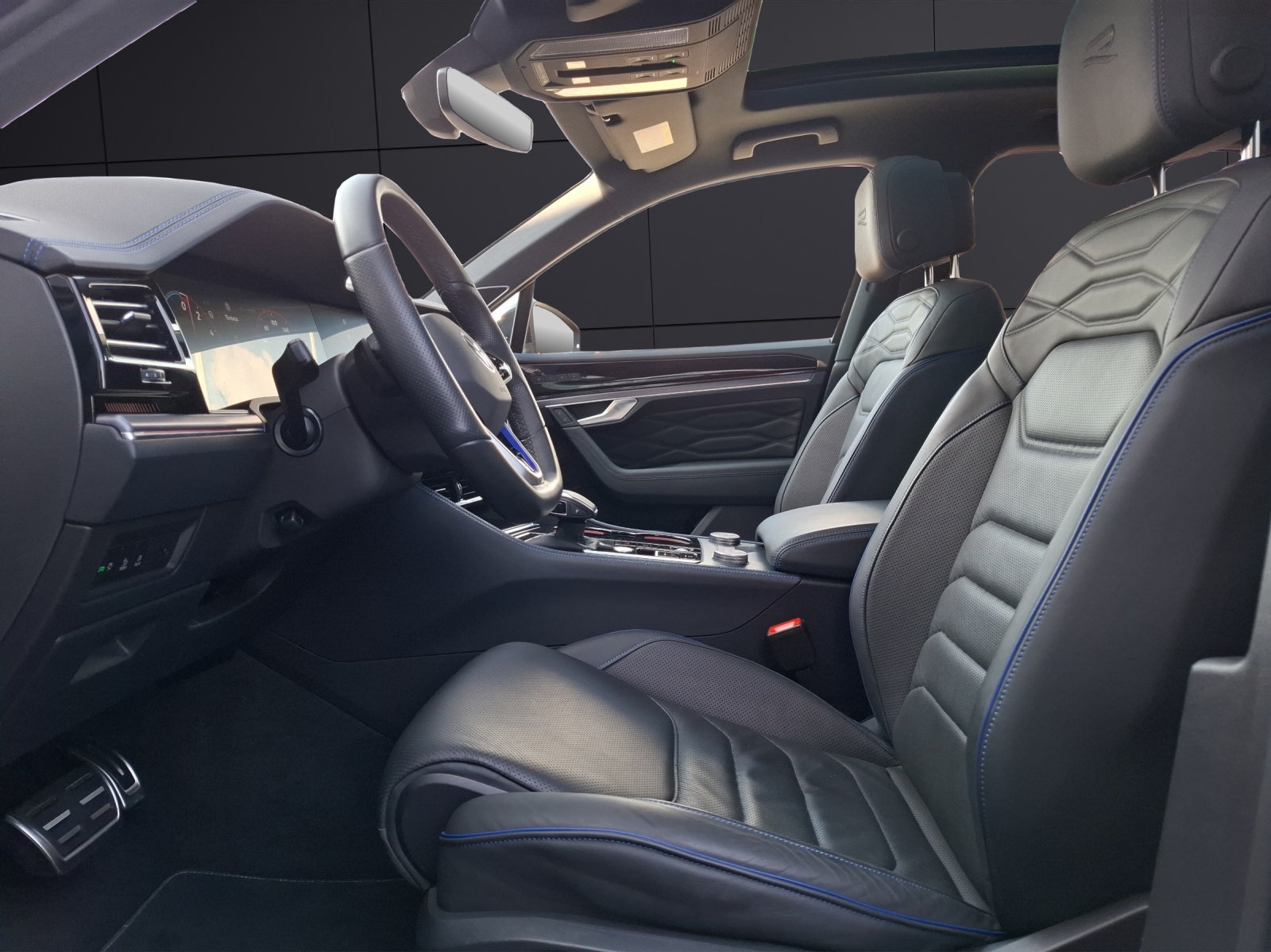 Fahrzeugabbildung Volkswagen Touareg TSI eHybrid R-Line 4M Matrix AHK Pano HUD Leder AID ACC 21