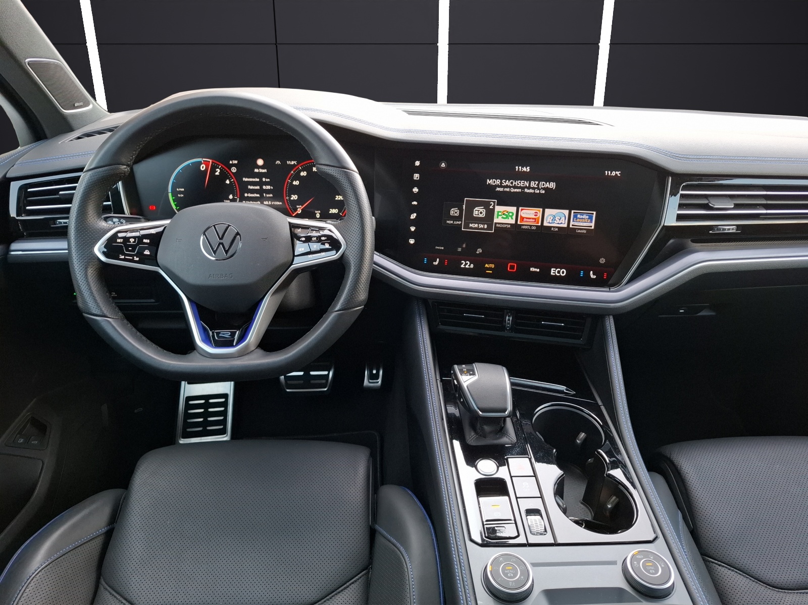 Fahrzeugabbildung Volkswagen Touareg TSI eHybrid R-Line 4M Matrix AHK Pano HUD Leder AID ACC 21