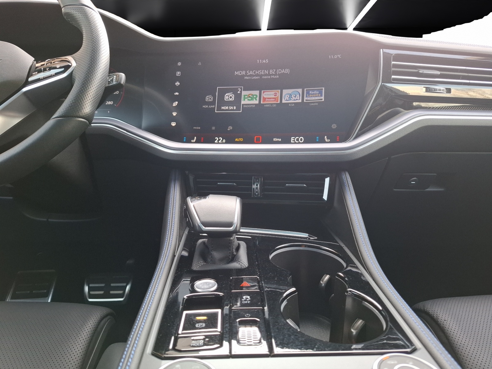 Fahrzeugabbildung Volkswagen Touareg TSI eHybrid R-Line 4M Matrix AHK Pano HUD Leder AID ACC 21