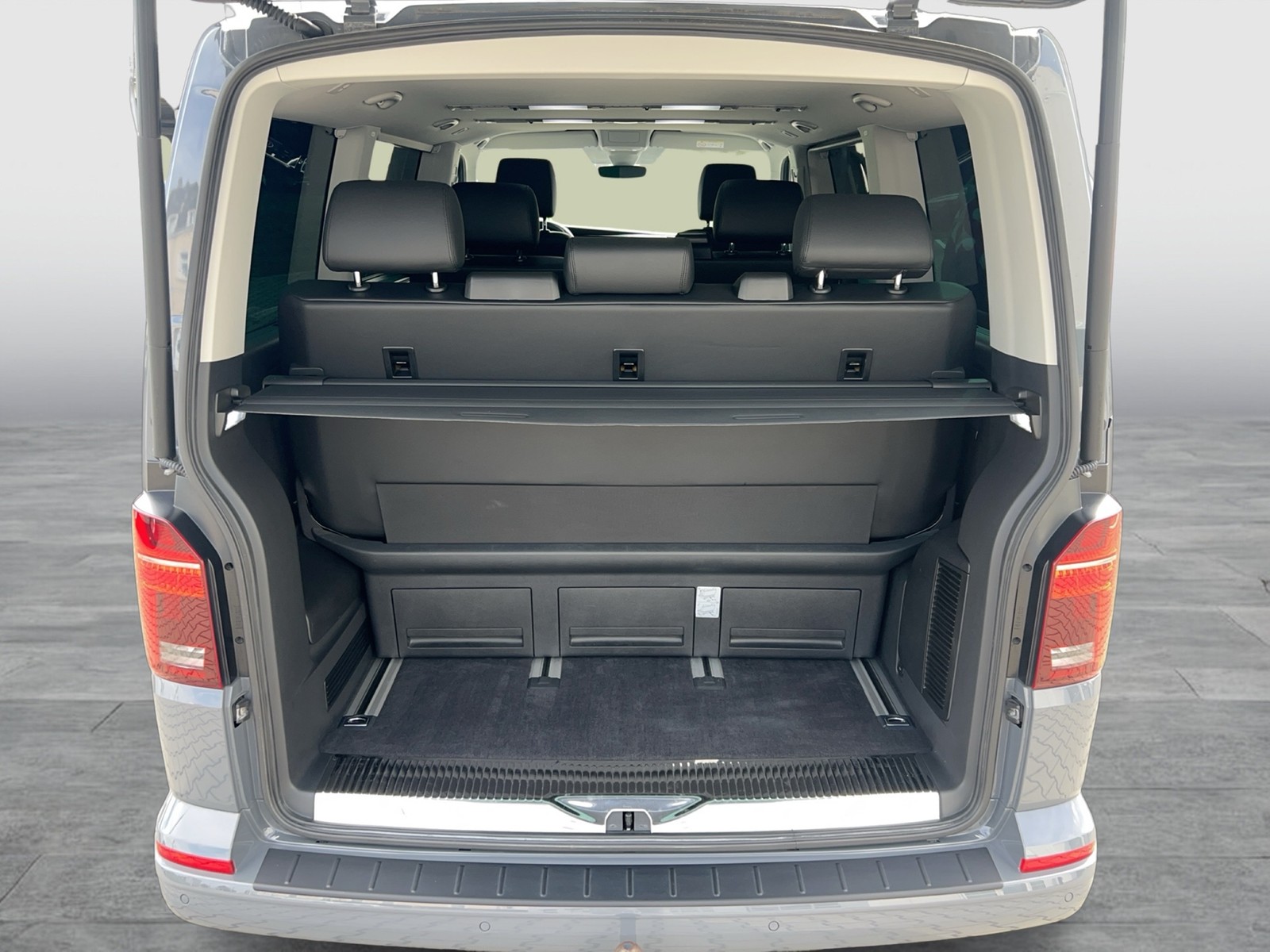 Fahrzeugabbildung Volkswagen T6 Multivan T6.1 TDI Gen. Six 4Mo. DSG LED NAVI ACC RFK AHK