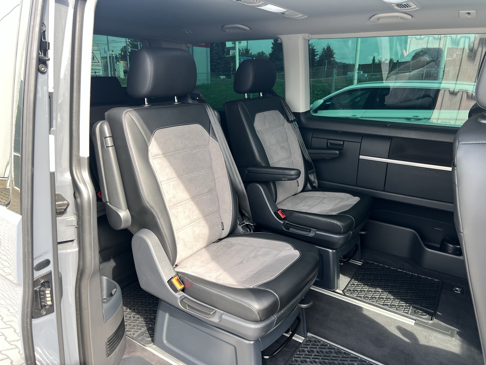 Fahrzeugabbildung Volkswagen T6 Multivan T6.1 TDI Gen. Six 4Mo. DSG LED NAVI ACC RFK AHK