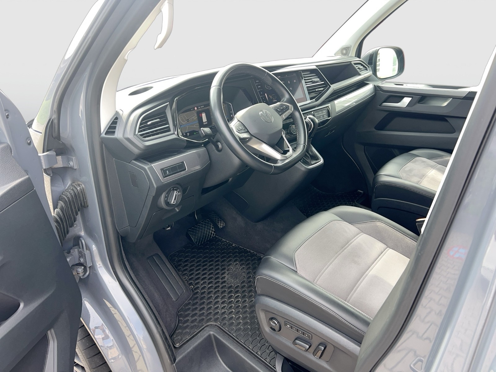 Fahrzeugabbildung Volkswagen T6 Multivan T6.1 TDI Gen. Six 4Mo. DSG LED NAVI ACC RFK AHK