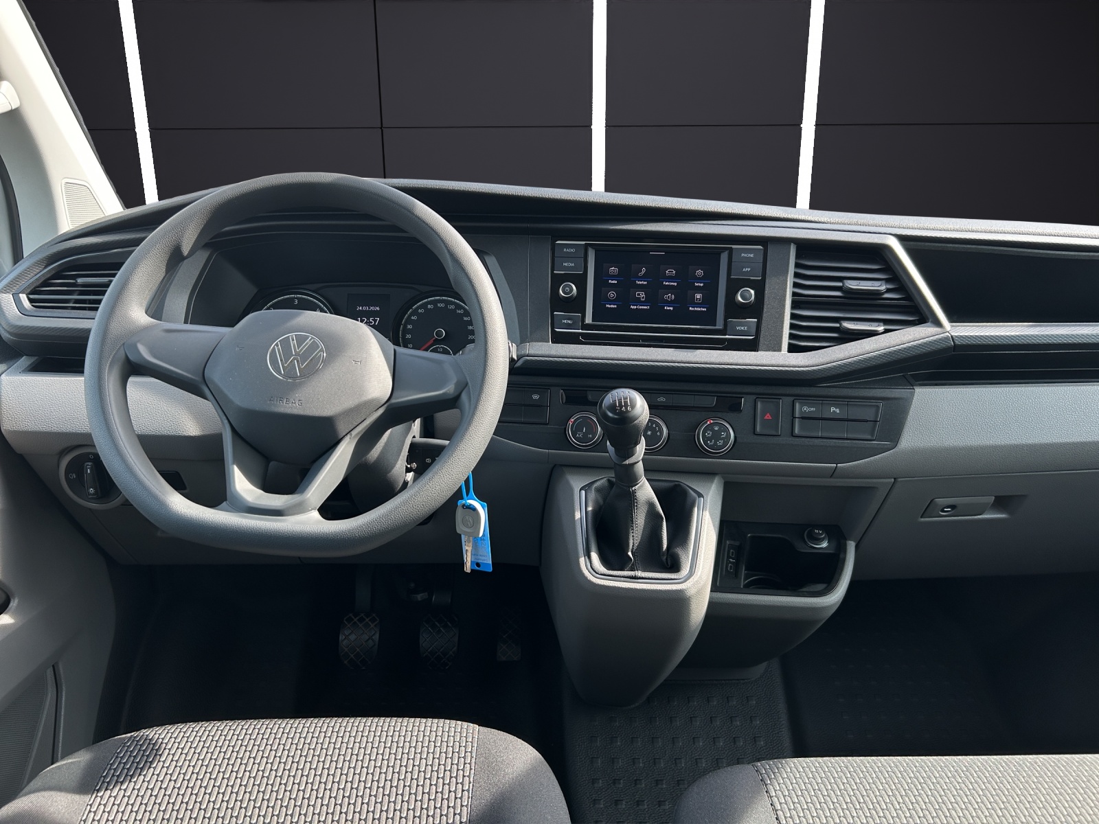 Fahrzeugabbildung Volkswagen T6 Kombi T6.1 TDI 9- Sitzer LED GRA PDK KLIMA VORB. AHK