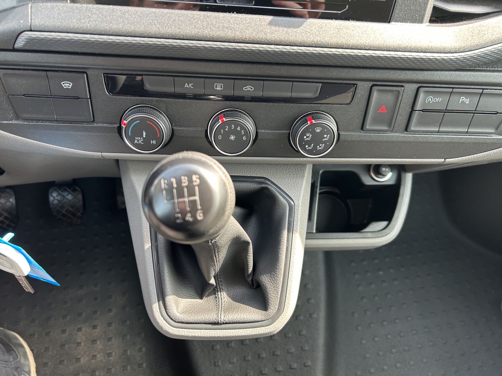 Fahrzeugabbildung Volkswagen T6 Kombi T6.1 TDI 9- Sitzer LED GRA PDK KLIMA VORB. AHK