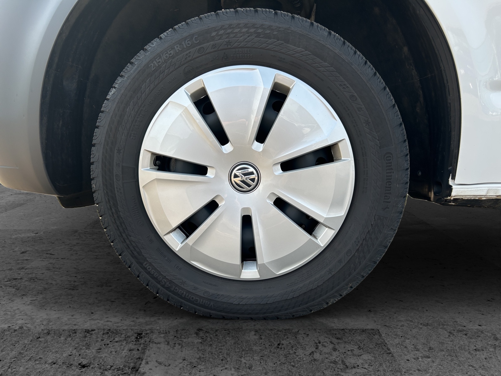 Fahrzeugabbildung Volkswagen T6 Kombi T6.1 TDI 9- Sitzer LED GRA PDK KLIMA VORB. AHK