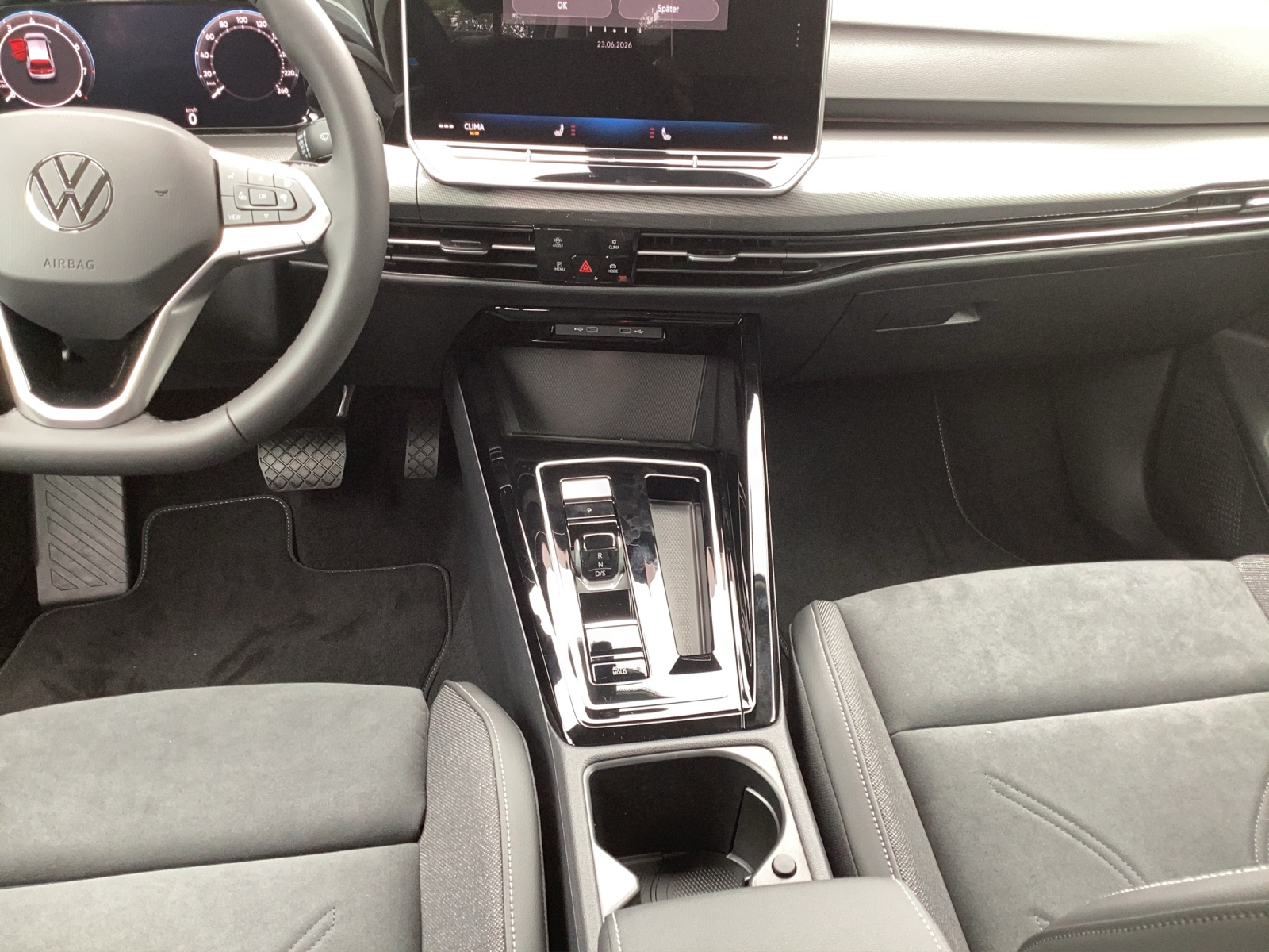 Fahrzeugabbildung Volkswagen Golf VIII Style eTSI HuD LED+ Kessy NAVI