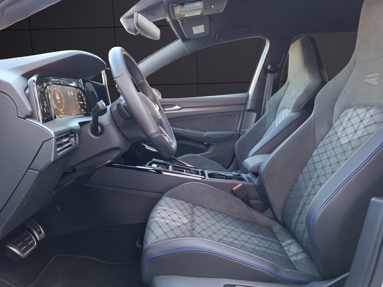 Fahrzeugabbildung Volkswagen Golf VIII Variant eTSI R-Line DSG LED AHK Navi HUD AID ACC RFK SH