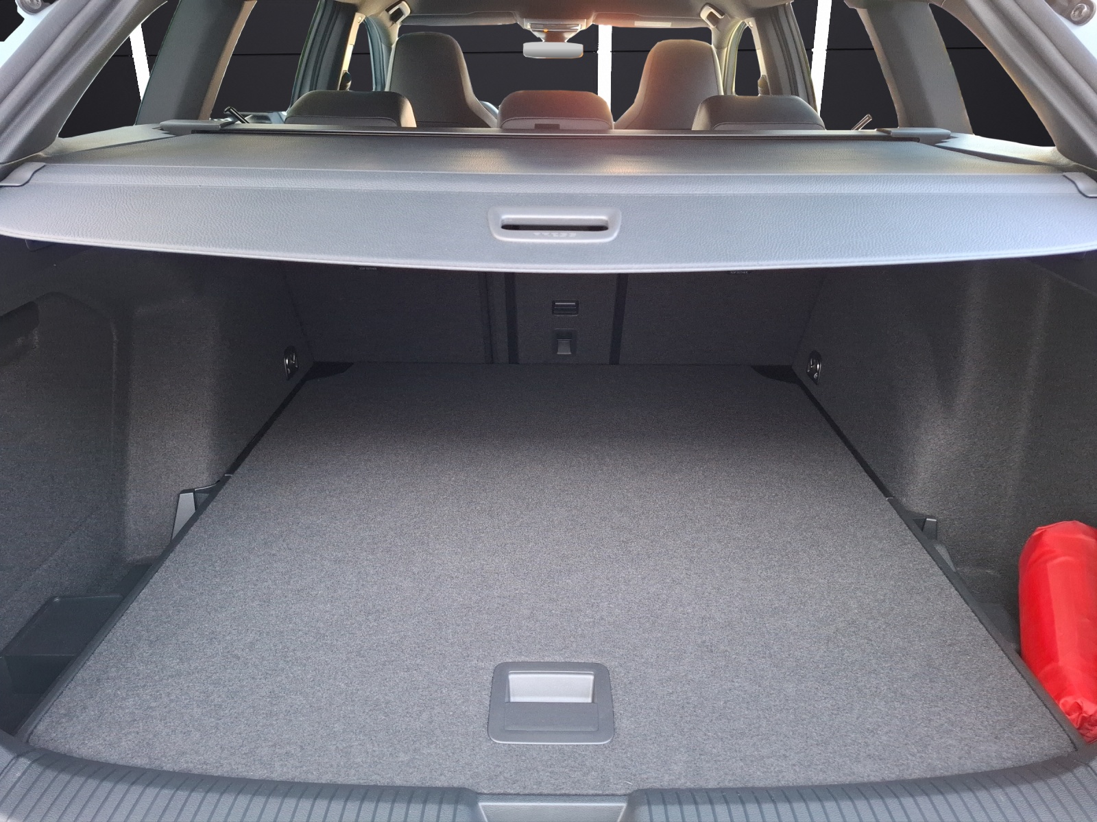 Fahrzeugabbildung Volkswagen Golf VIII Variant eTSI R-Line DSG LED AHK Navi HUD AID ACC RFK SH