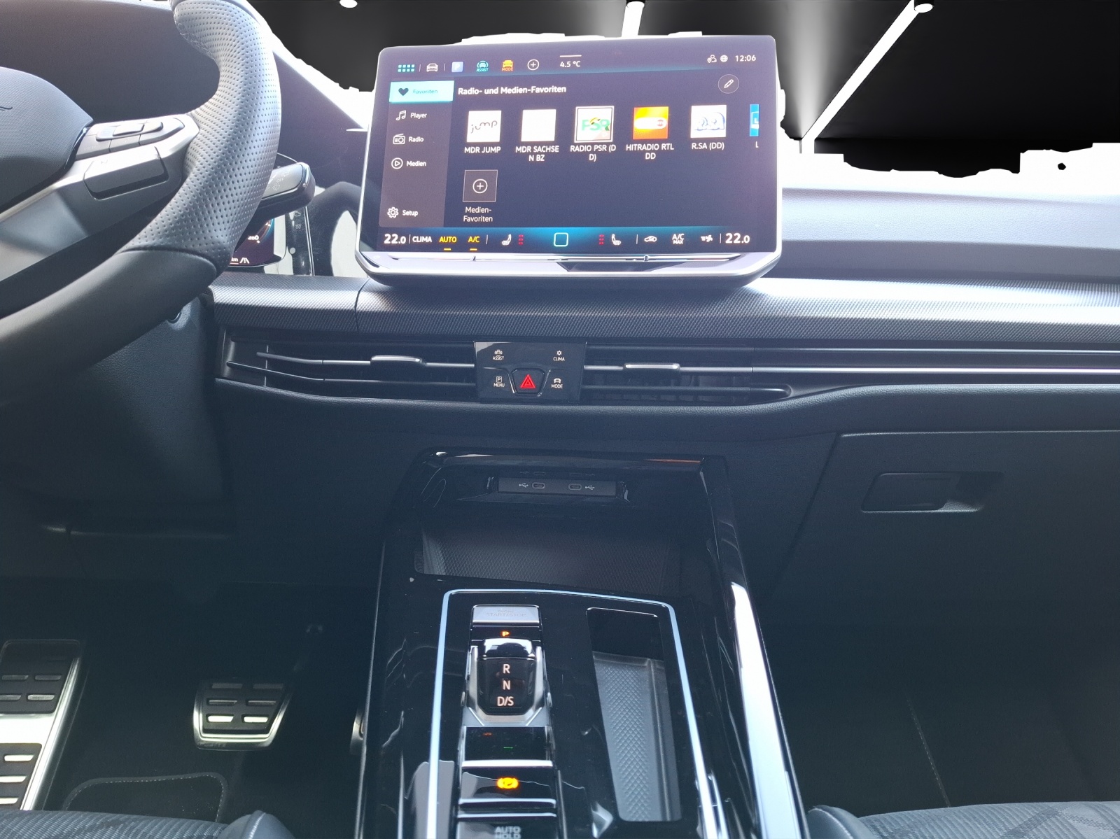 Fahrzeugabbildung Volkswagen Golf VIII Variant eTSI R-Line DSG LED AHK Navi HUD AID ACC RFK SH