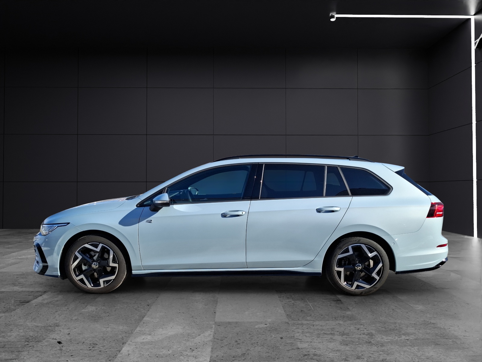 Fahrzeugabbildung Volkswagen Golf VIII Variant eTSI R-Line DSG LED AHK Navi HUD AID ACC RFK SH