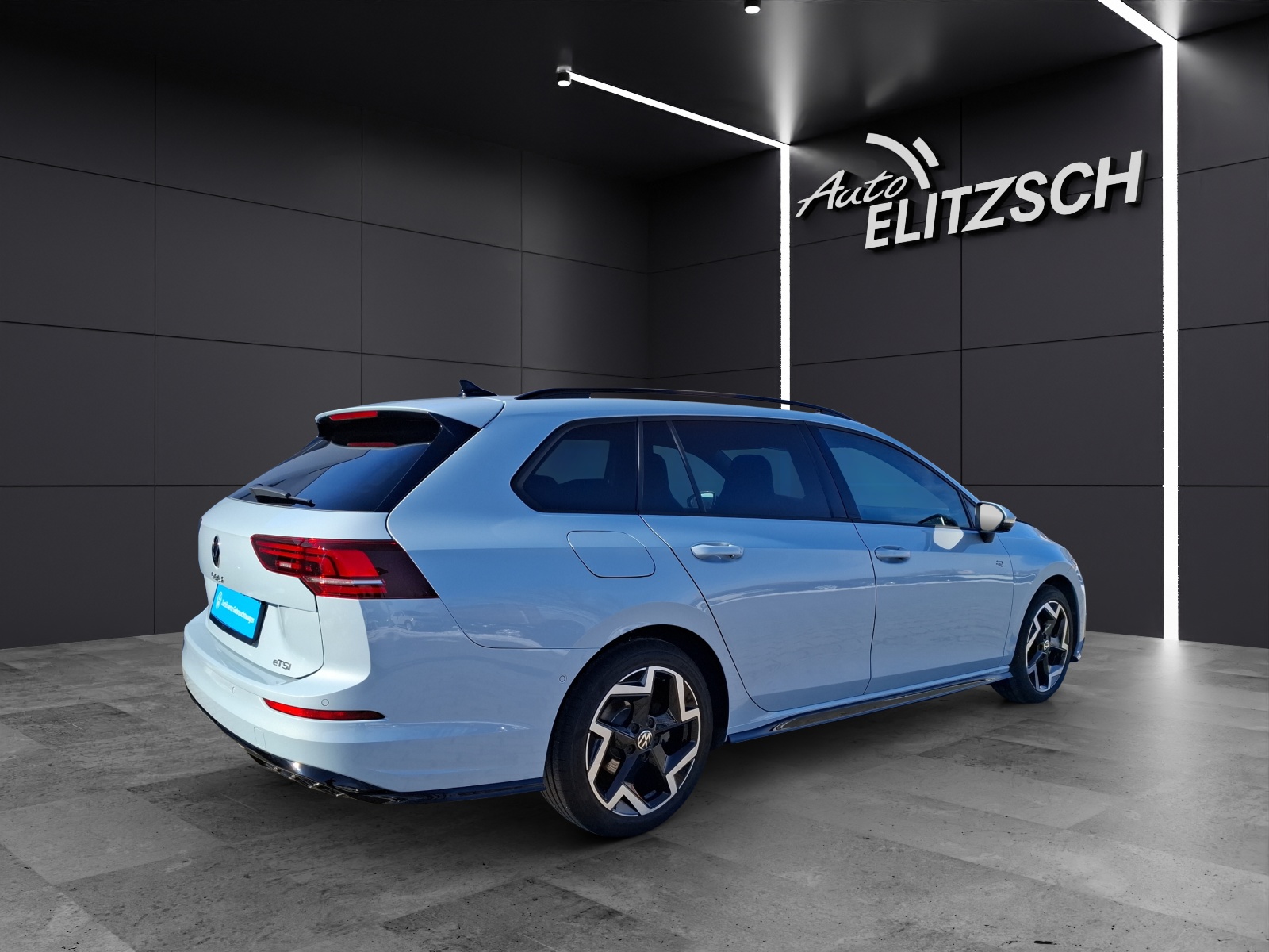 Fahrzeugabbildung Volkswagen Golf VIII Variant eTSI R-Line DSG LED AHK Navi HUD AID ACC RFK SH