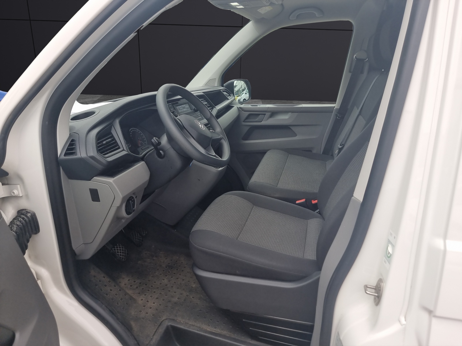 Fahrzeugabbildung Volkswagen T6 Transporter T6.1 TDI Kasten Regalein. KLIMA RFK