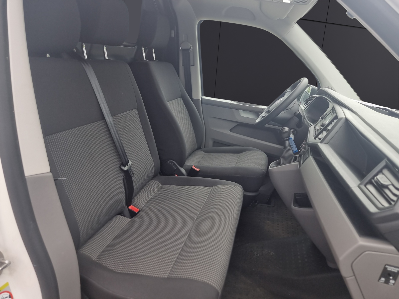 Fahrzeugabbildung Volkswagen T6 Transporter T6.1 TDI Kasten Regalein. KLIMA RFK