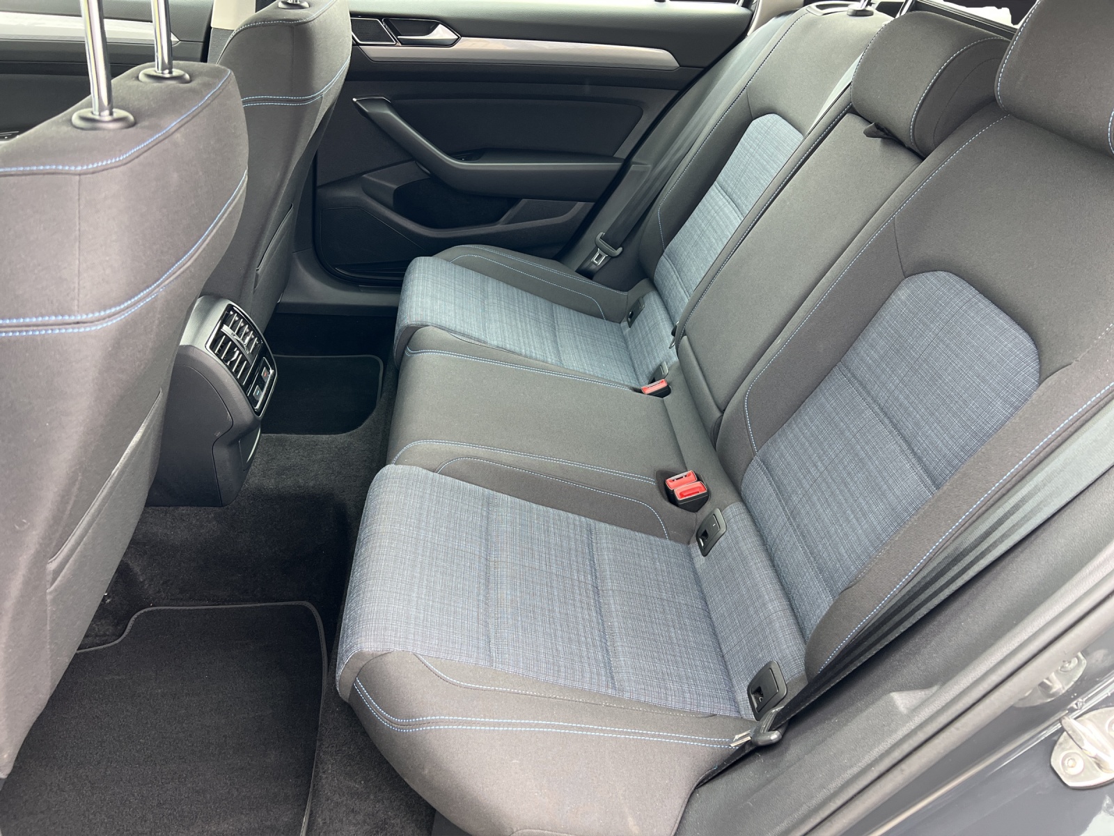 Fahrzeugabbildung Volkswagen Passat Variant GTE 1.4 TSI DSG LED Navi ACC SHZ RFK AppConnect