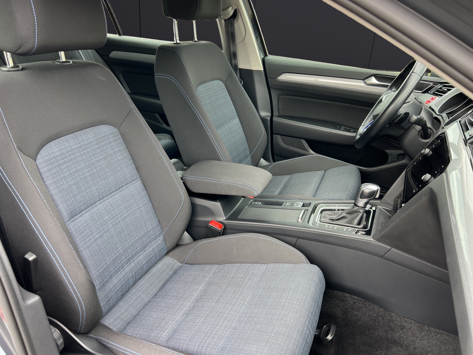 Fahrzeugabbildung Volkswagen Passat Variant GTE 1.4 TSI DSG LED Navi ACC SHZ RFK AppConnect