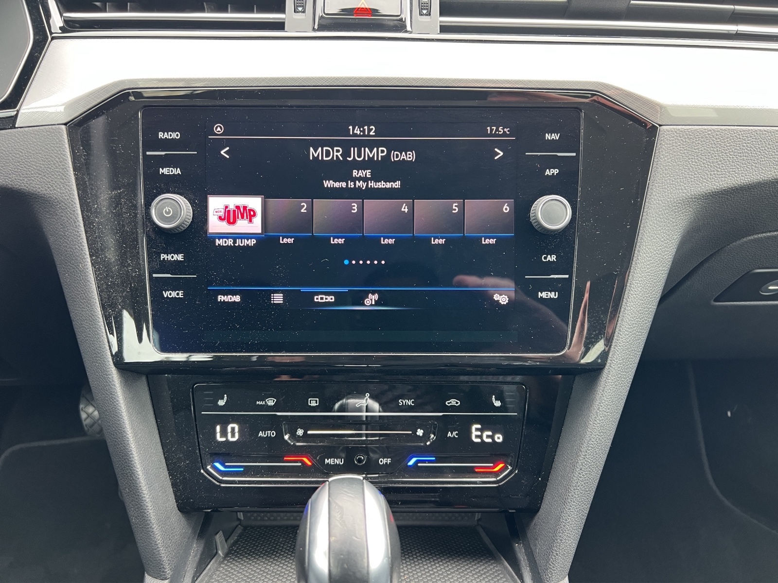 Fahrzeugabbildung Volkswagen Passat Variant GTE 1.4 TSI DSG LED Navi ACC SHZ RFK AppConnect