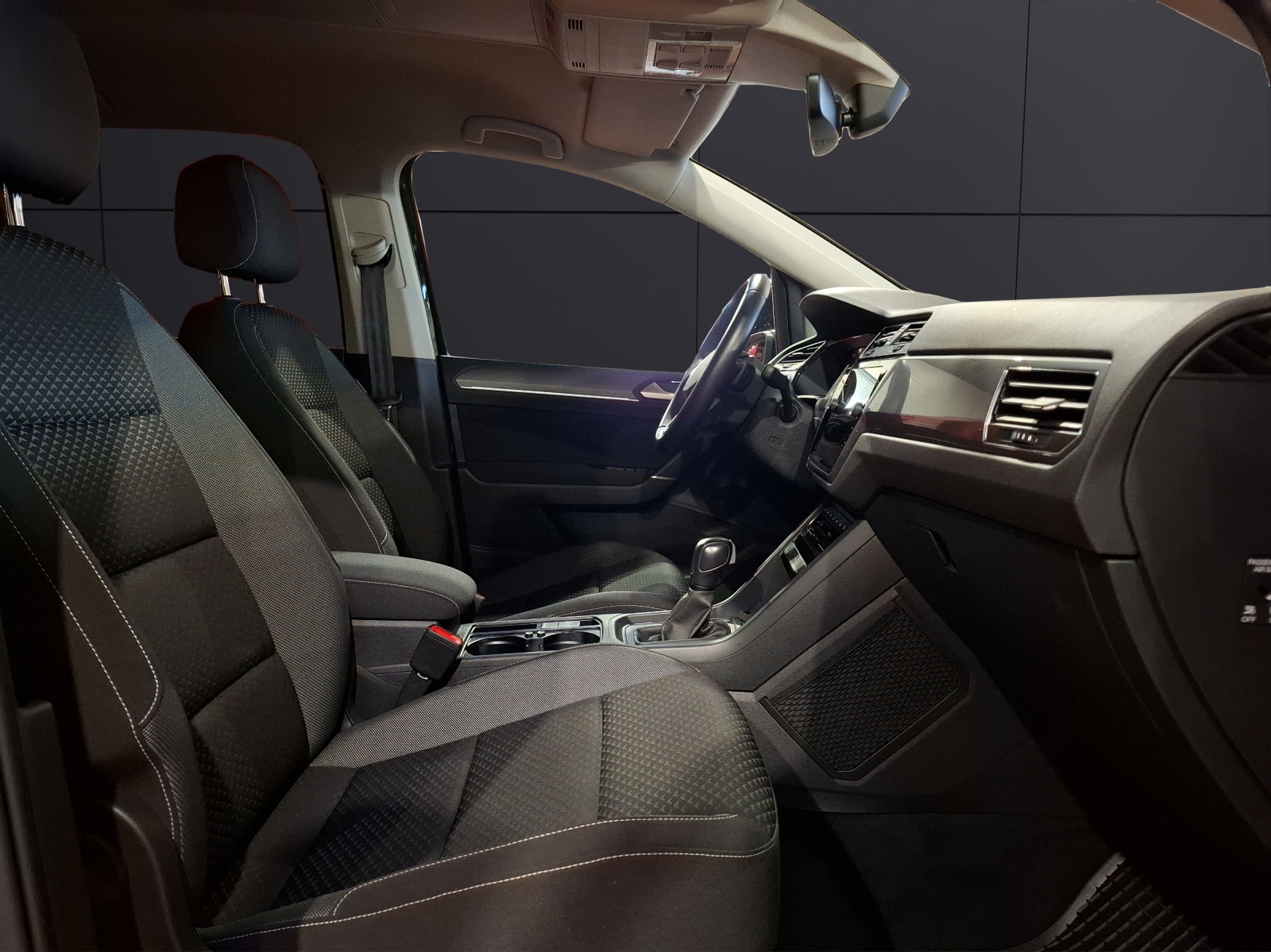 Fahrzeugabbildung Volkswagen Touran TDI Active DSG 7-Si. LED Navi AID ACC SH