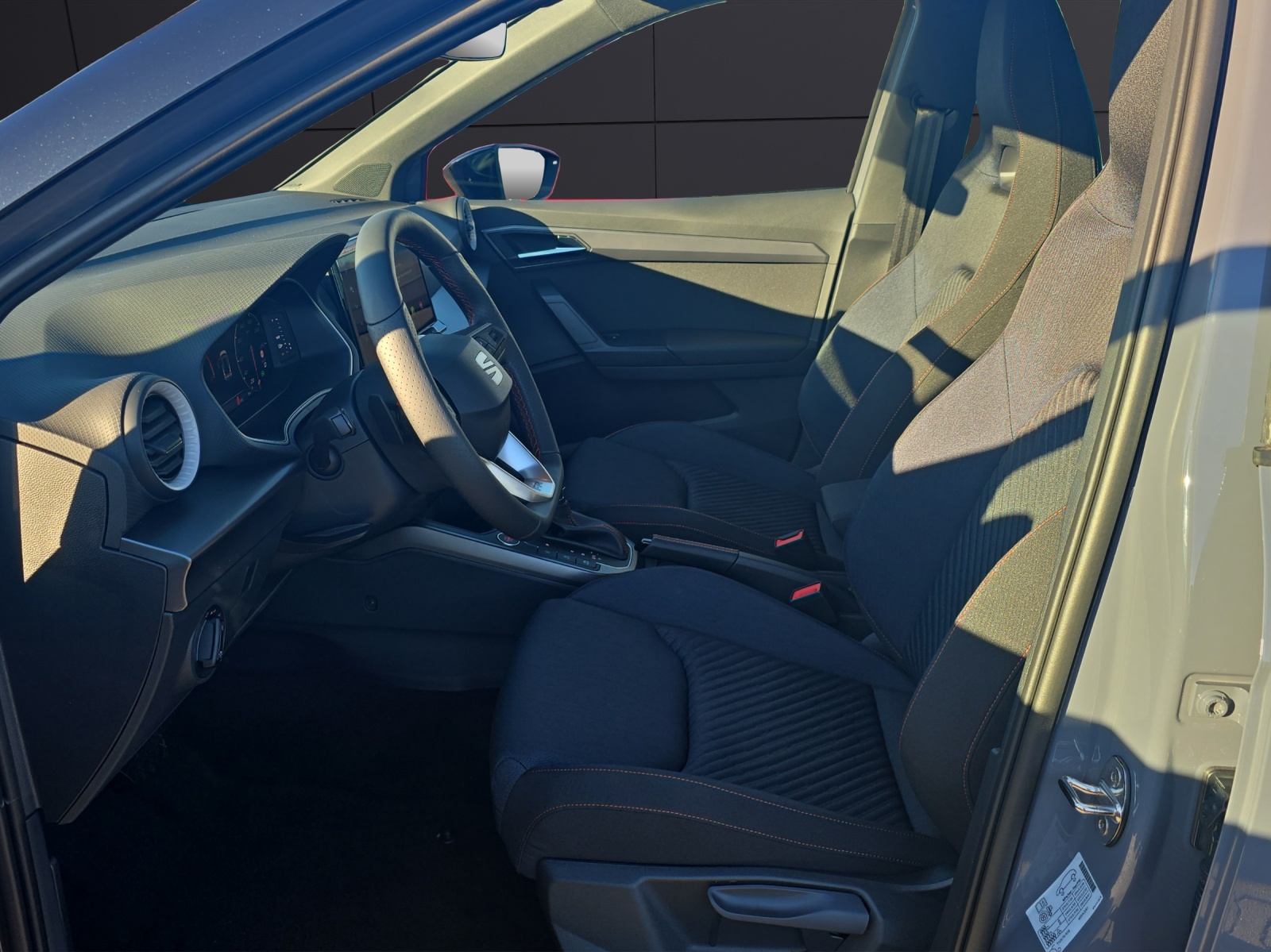 Fahrzeugabbildung SEAT Arona FR Black Edition 1.5 TSI DSG AHZ LED KAMERA