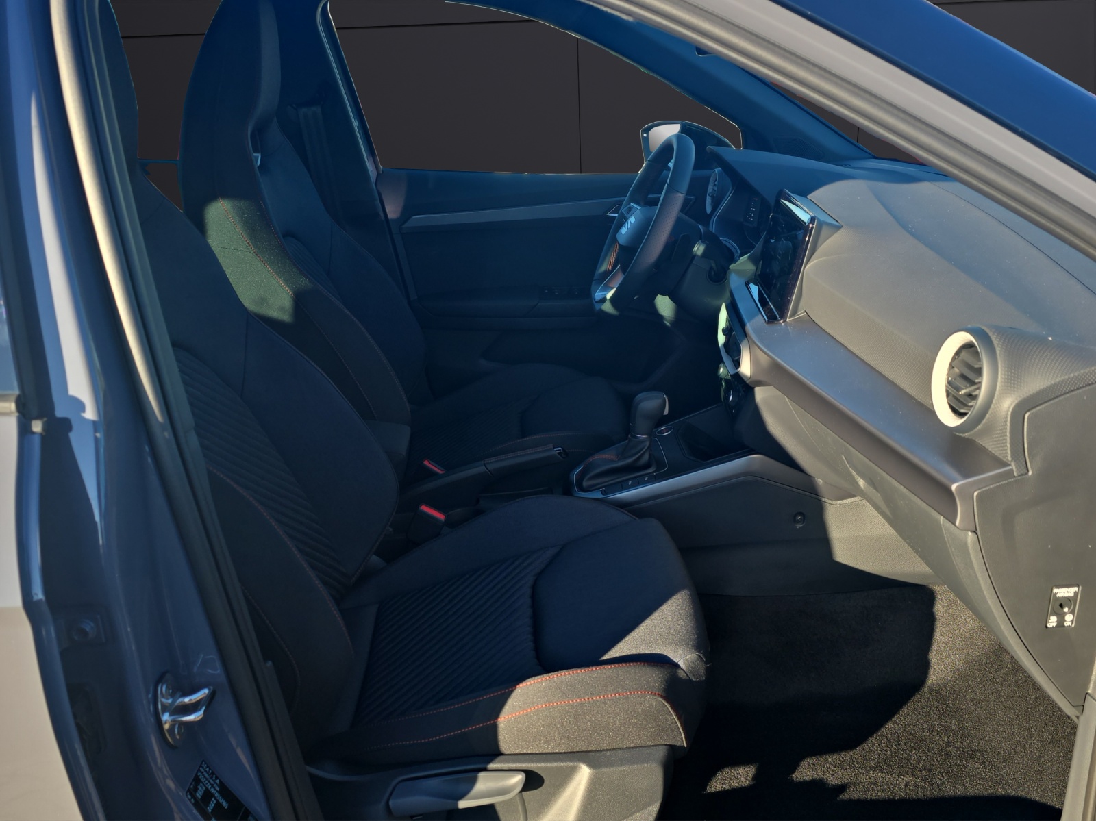 Fahrzeugabbildung SEAT Arona FR Black Edition 1.5 TSI DSG AHZ LED KAMERA