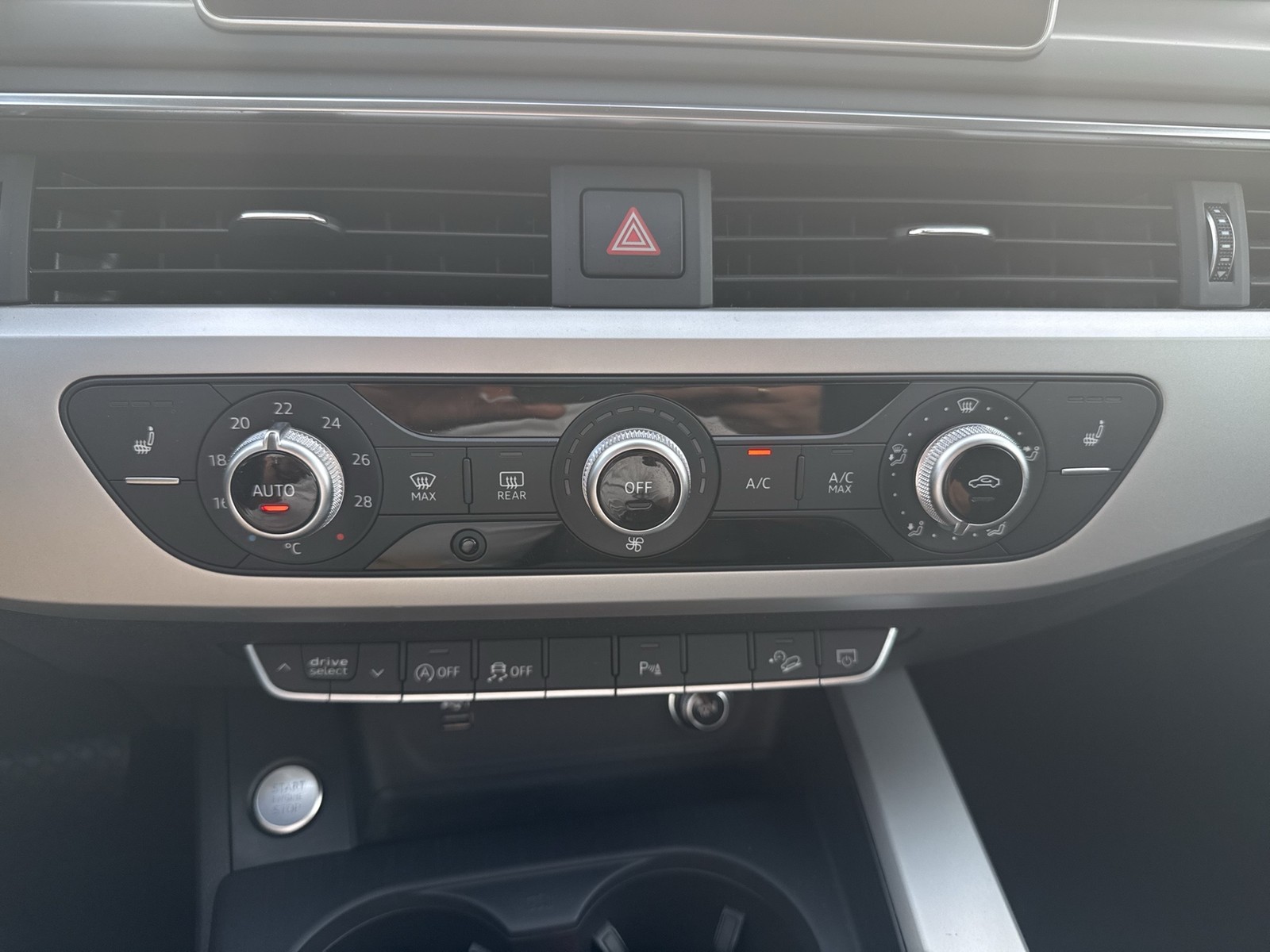 Fahrzeugabbildung Audi A4 Allroad 45 TFSI quattro LED Navi AHK virtual SHZ