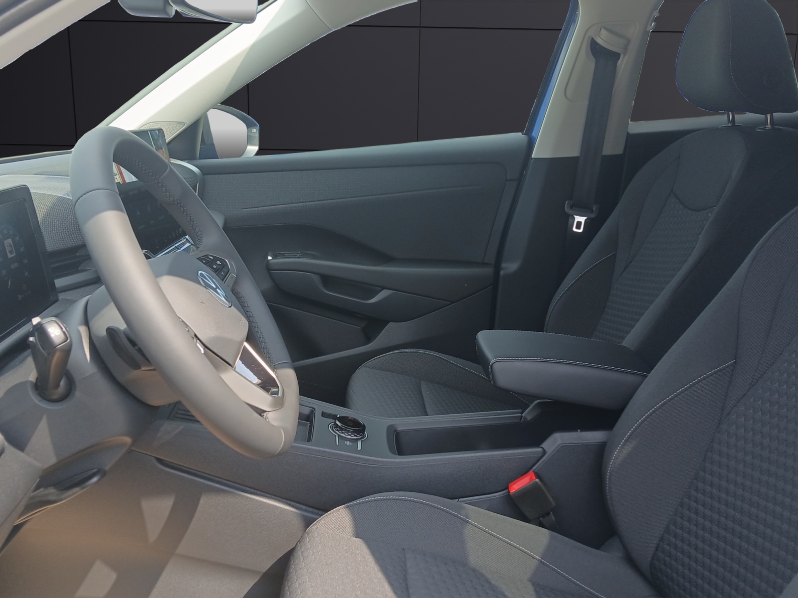 Fahrzeugabbildung Volkswagen T-Roc eTSI Life DSG LED AHK Navi AID ACC RFK SH