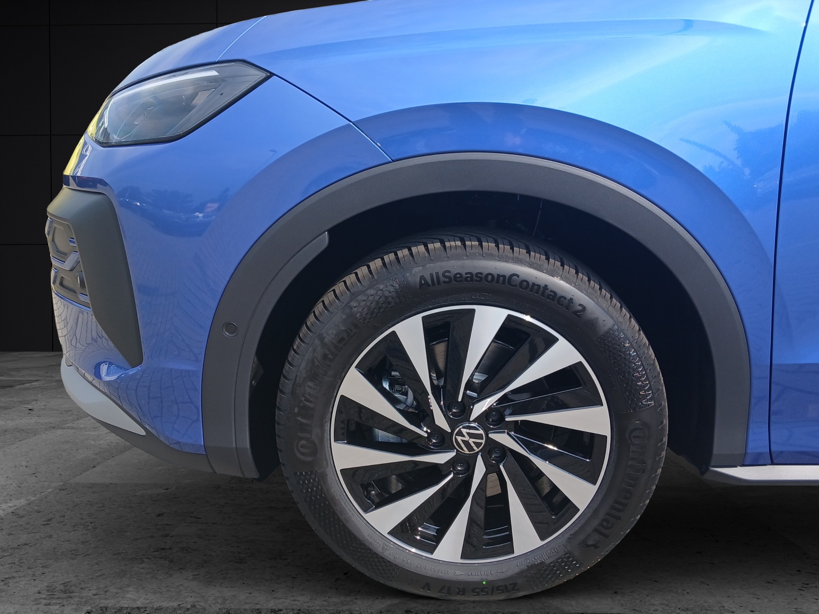 Fahrzeugabbildung Volkswagen T-Roc eTSI Life DSG LED AHK Navi AID ACC RFK SH