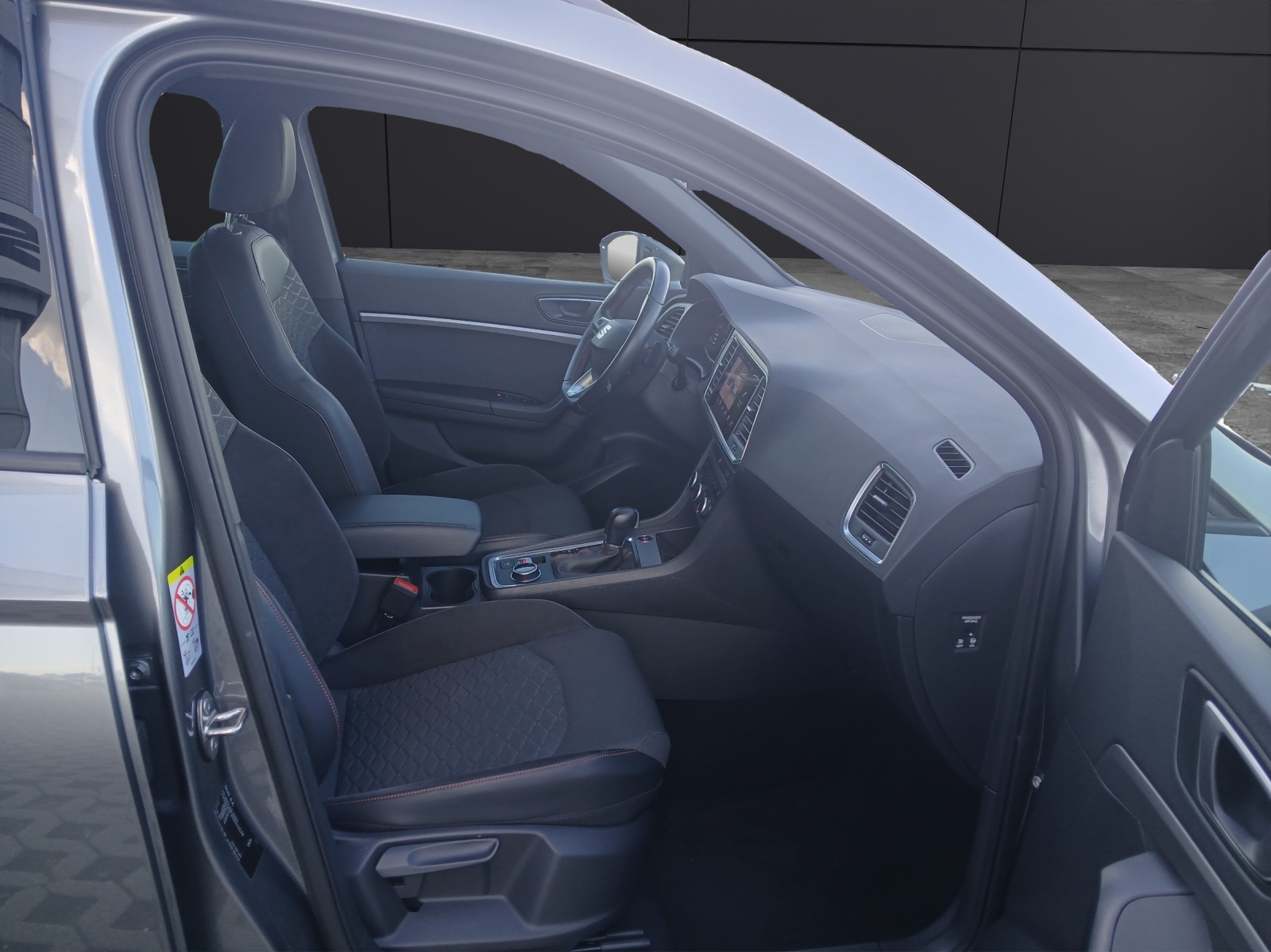 Fahrzeugabbildung SEAT Ateca TSI FR-Line DSG LED AHK Navi AID ACC RFK SH